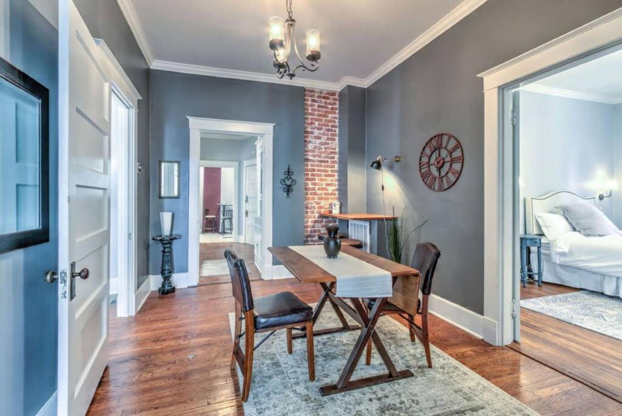 Elegant Colonial With Lovely Details And Character Memphis Exterior foto